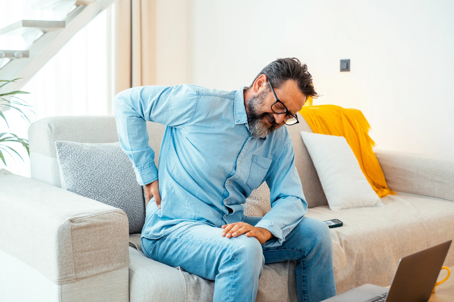 Rückenschmerzen durch schlechte Schuhe: Wie kann man vorbeugen?