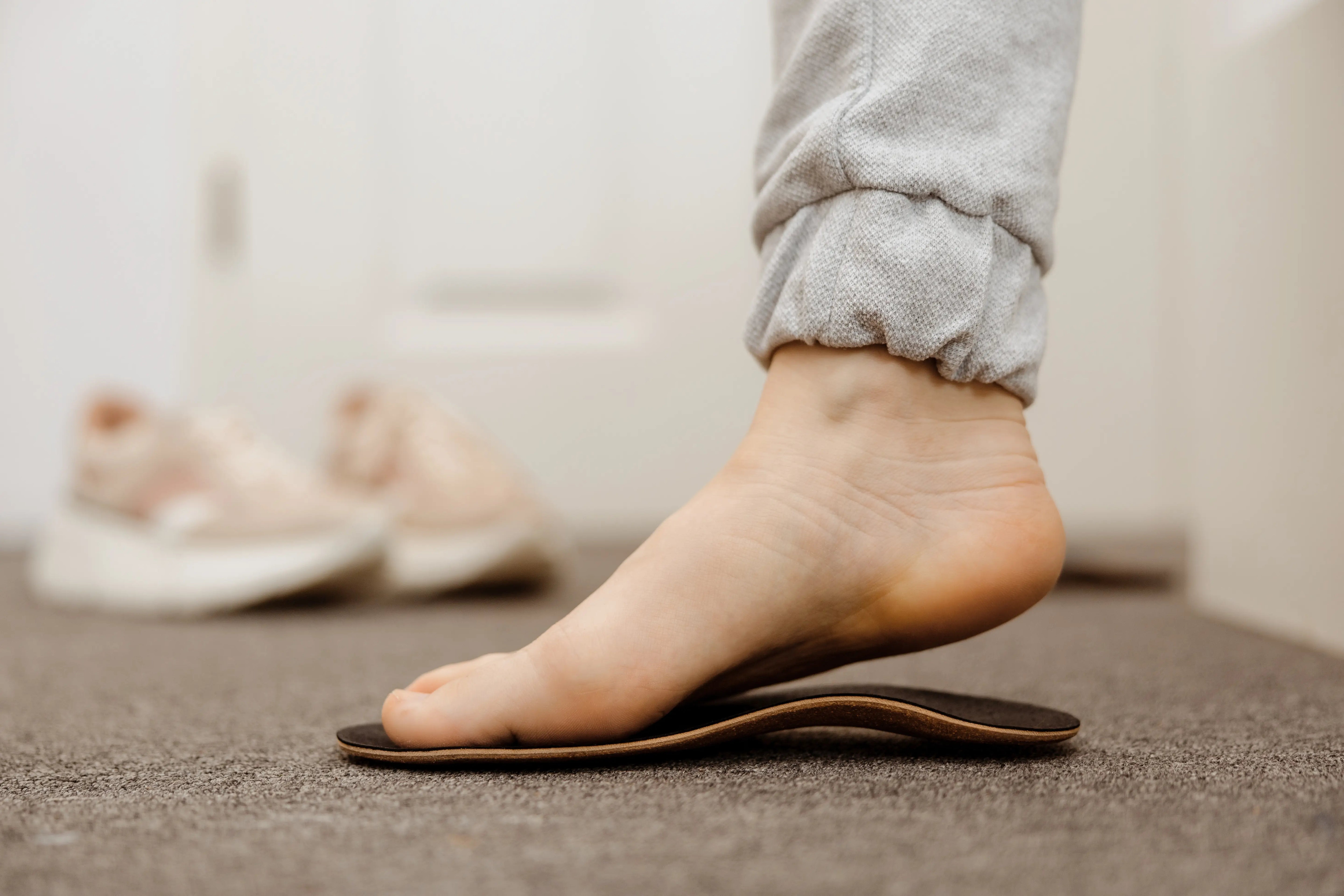 Einlegesohlen für Plattfüße – Orthopädische Einlagen für gesunde Schritte