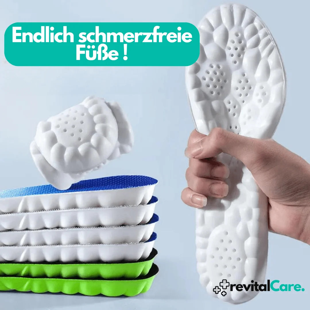Hand hält eine der schichtweisen 4D Cloud Einlegesohlen von revitalCare für schmerzfreie Füße