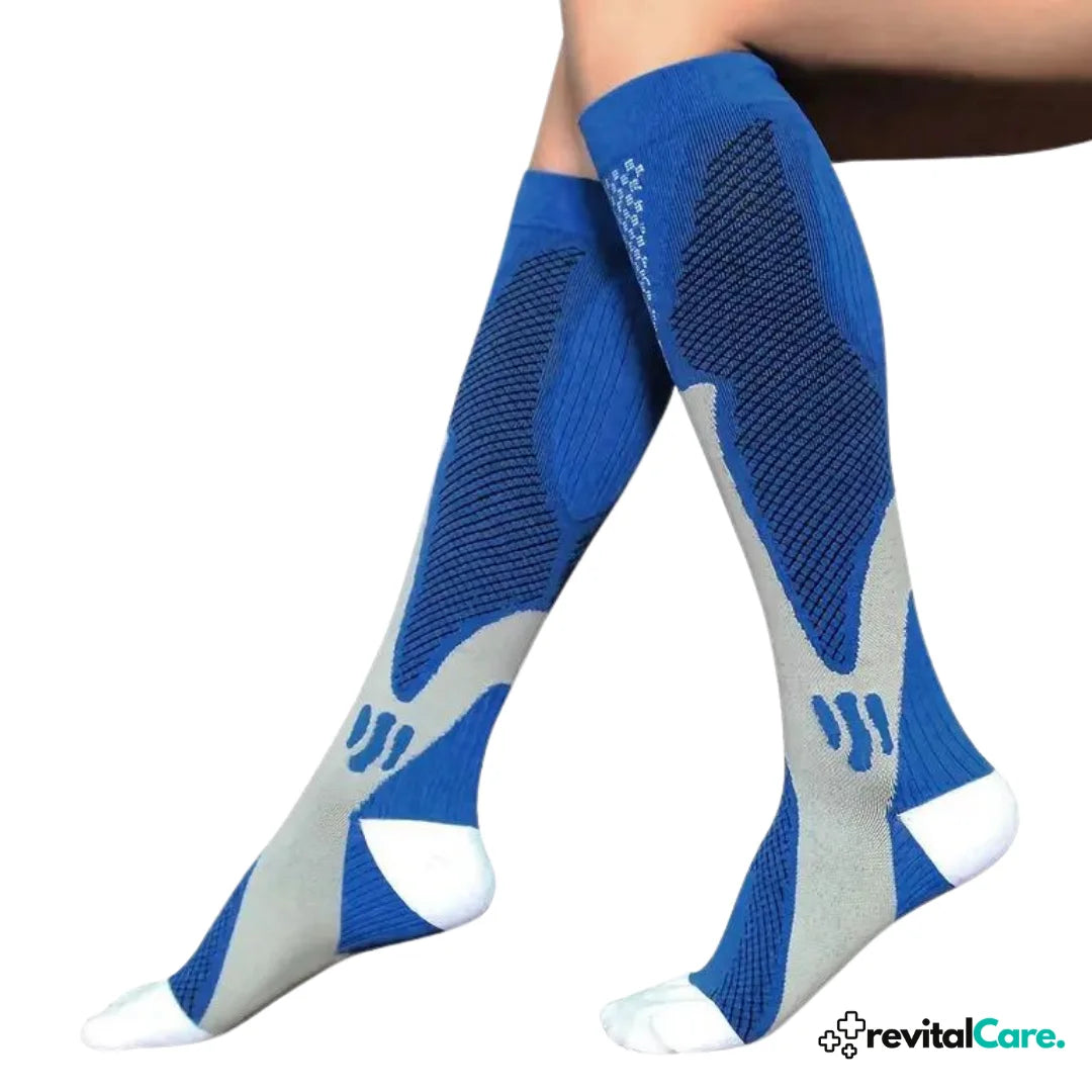 Sportliche blaue Kompressionsstrümpfe für aktive Unterstützung und erhöhten Komfort, perfekt für Sport und Freizeitaktivitäten.