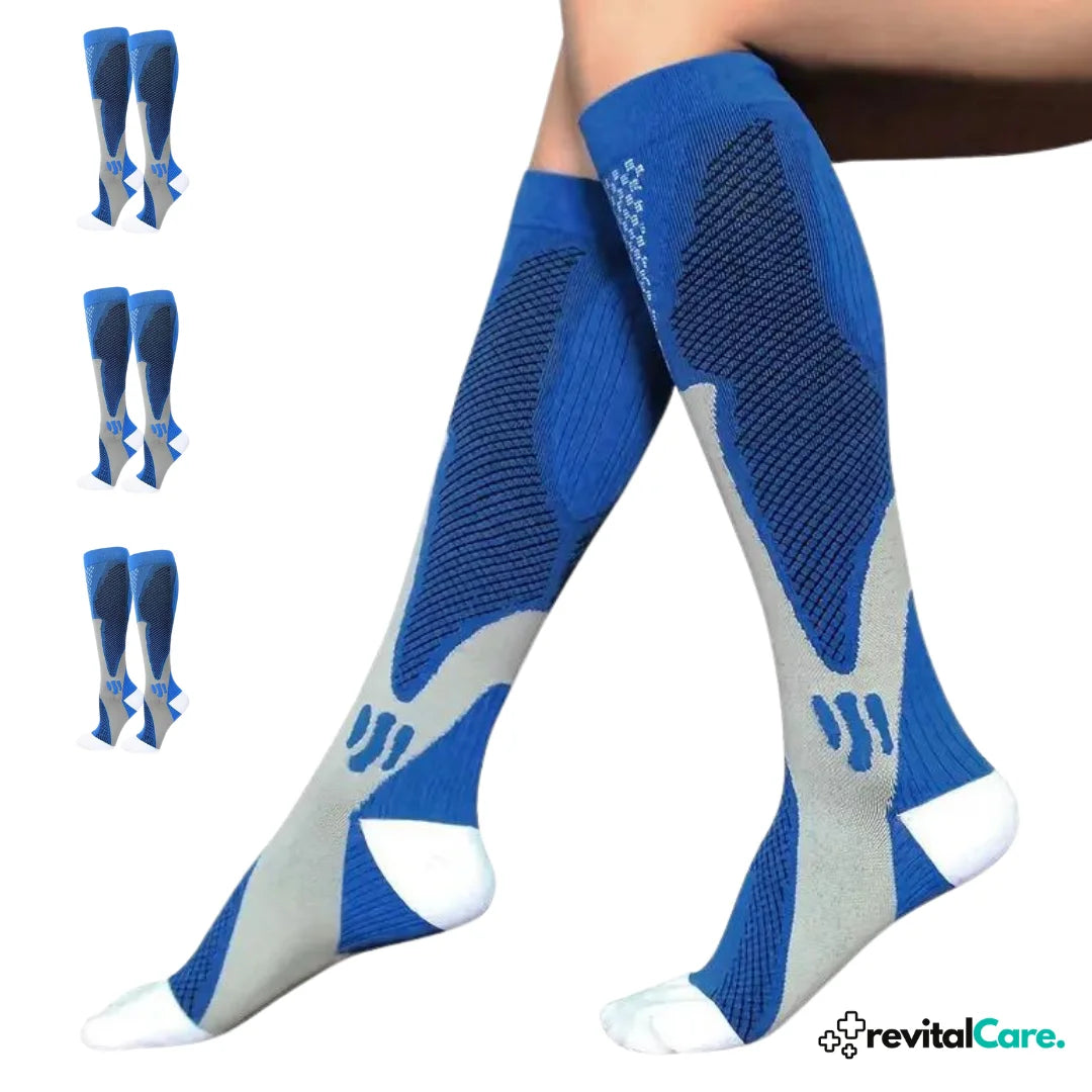 Set aus drei blauen orthopädischen Kompressionsstrümpfen, mit graduellem Druckdesign zur Förderung der Blutzirkulation und Linderung von Beinschmerzen.