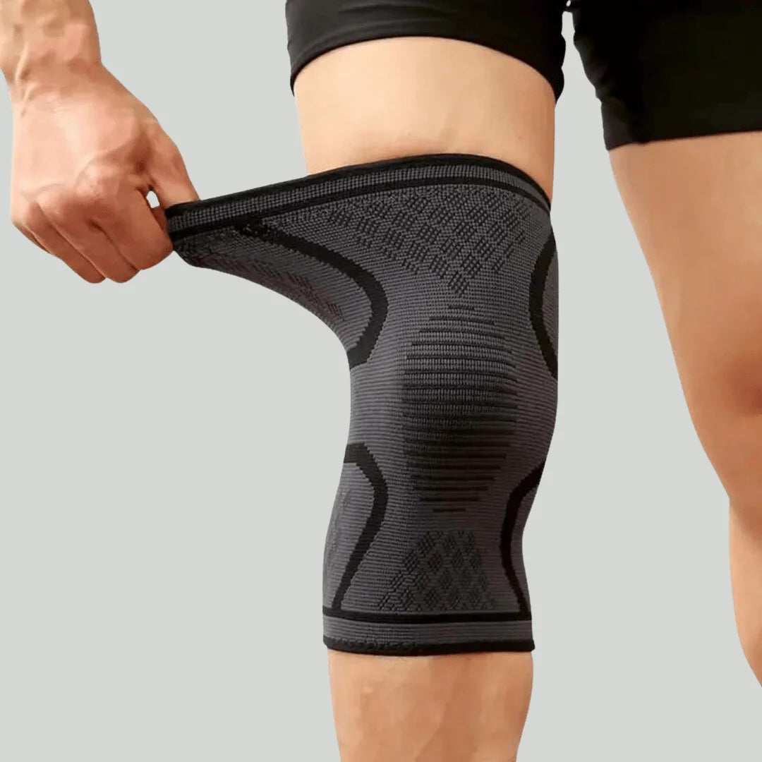 Sportliche revitalCare Kniebandage in Schwarz, passend für alle Aktivitäten, zeigt Stretch-Eigenschaften