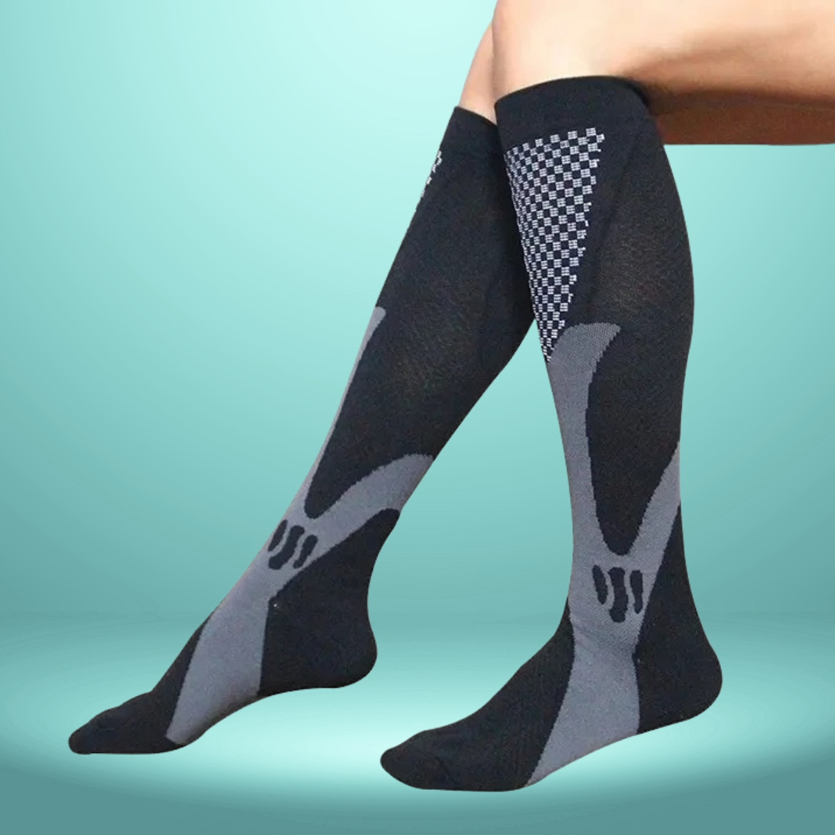Hochwertige orthopädische Kompressionsstrümpfe in elegantem Schwarz mit blauem Hintergrund, ideal für medizinische Unterstützung und Durchblutungsförderung
